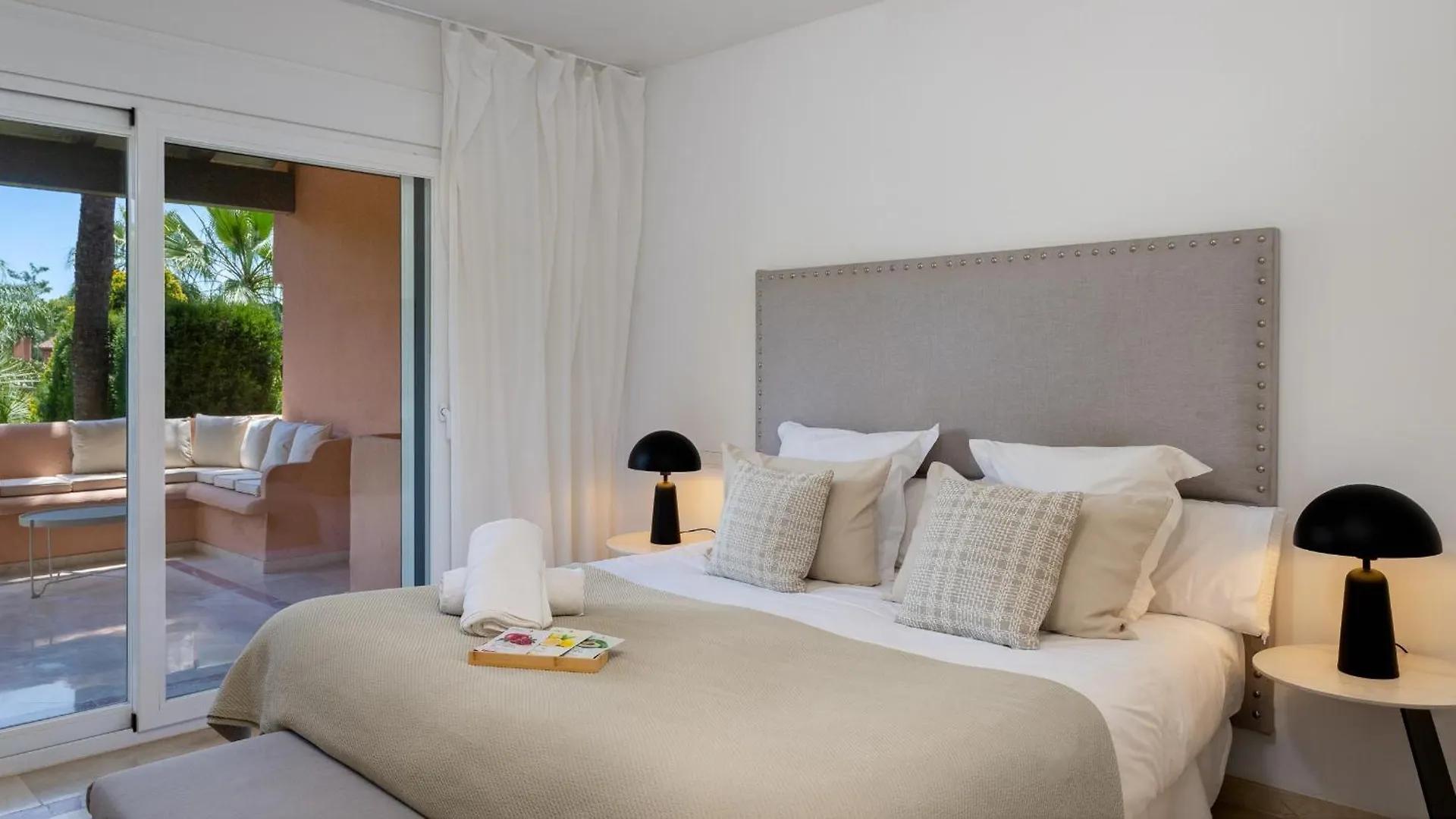 Vacation Marbella - Villa Federer, Old Town With A Big Communal Pool And Andalusian Garden Hébergement de vacances