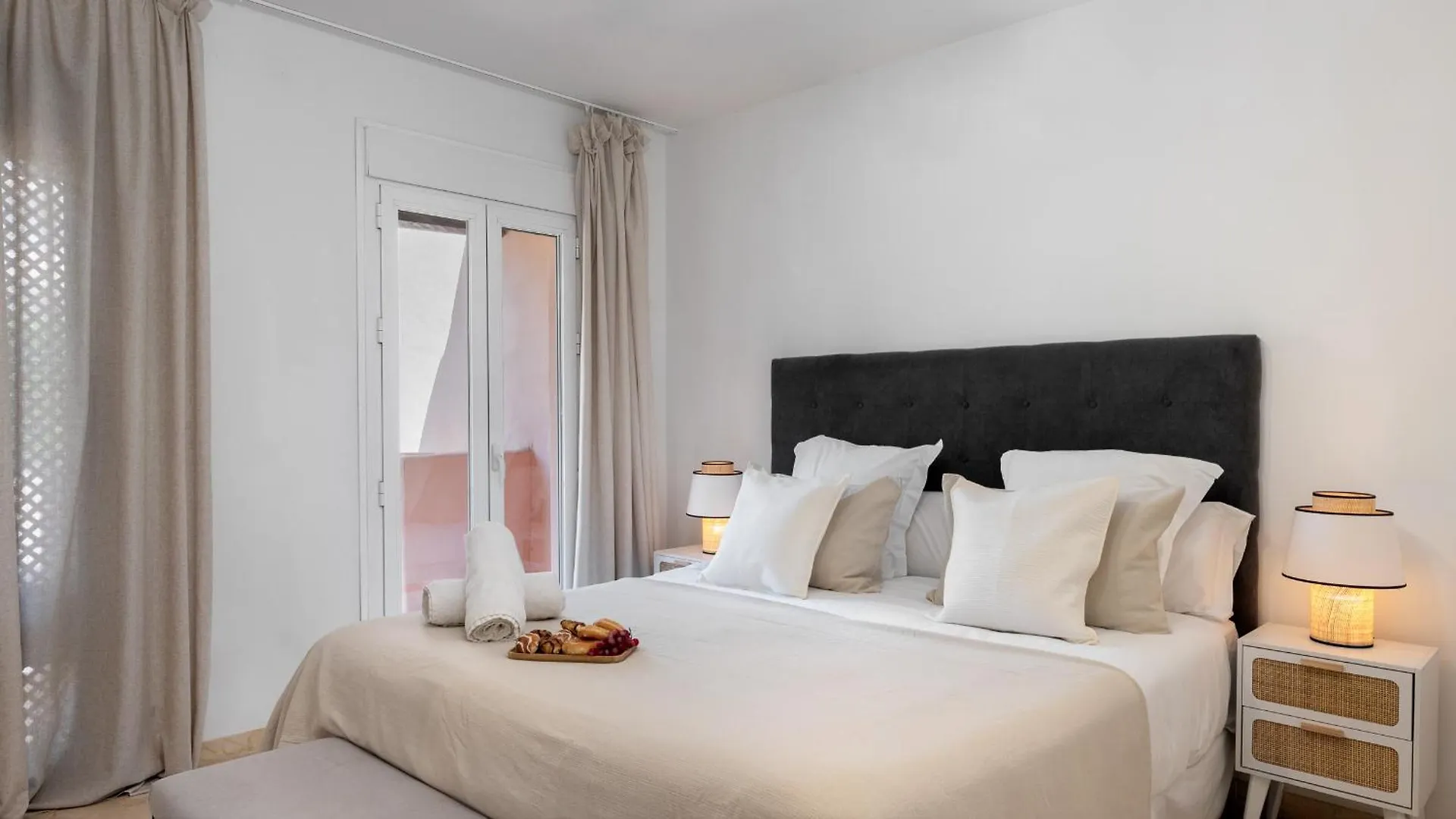Hébergement de vacances Vacation Marbella - Villa Federer, Old Town With A Big Communal Pool And Andalusian Garden Espagne