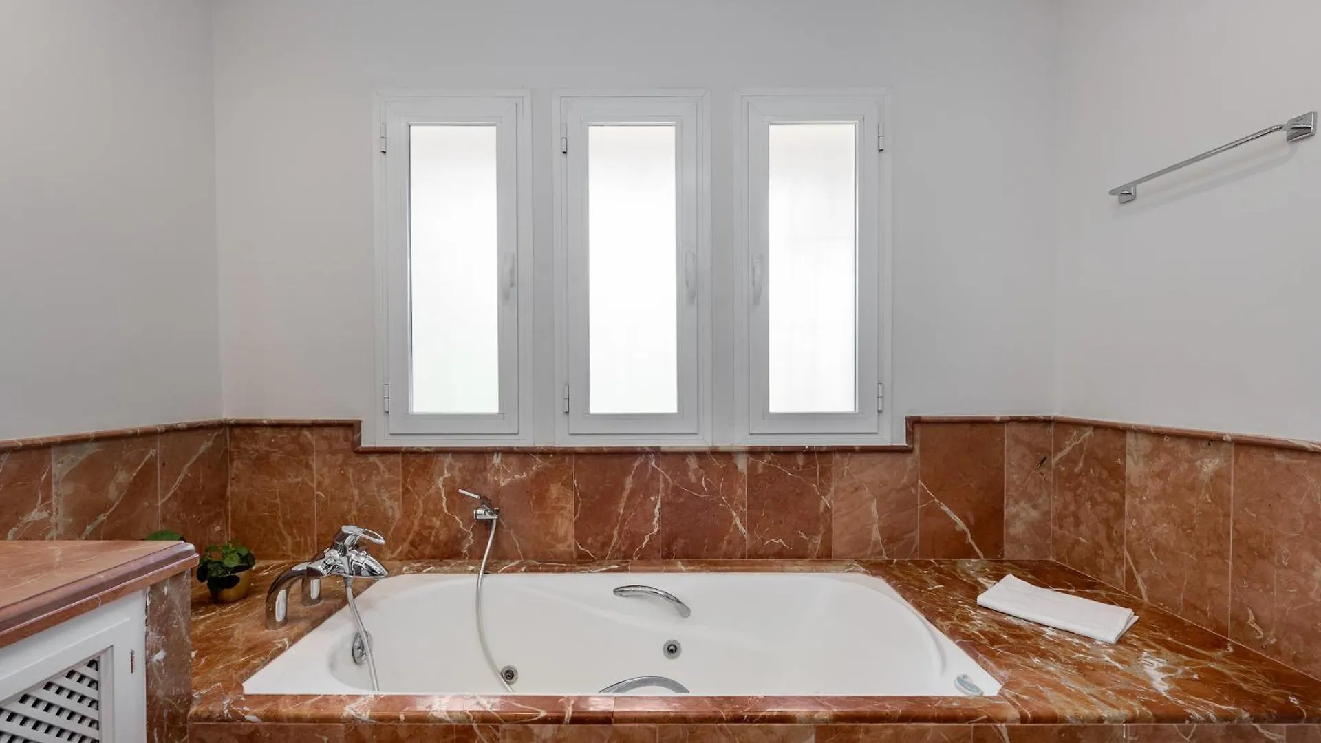 Ferienhaus Vacation Marbella - Villa Federer, Old Town With A Big Communal Pool And Andalusian Garden Spanien